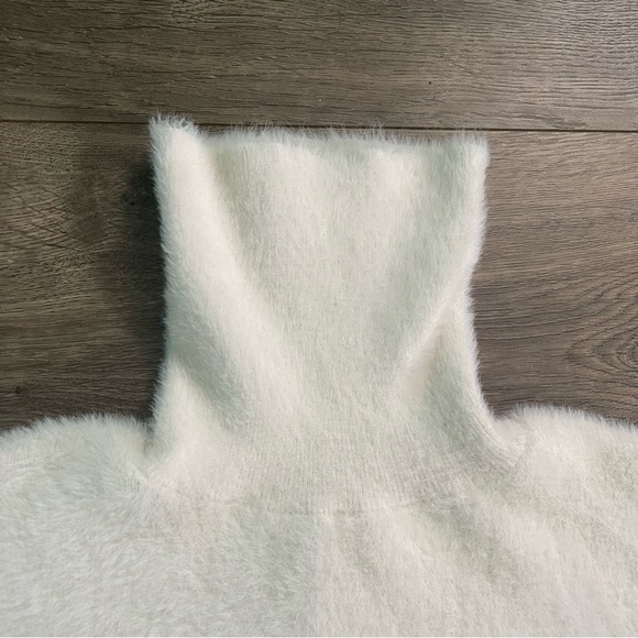 ZARA Girls Size 13-14 Fuzzy Turtleneck Sweater - Picture 4 of 8